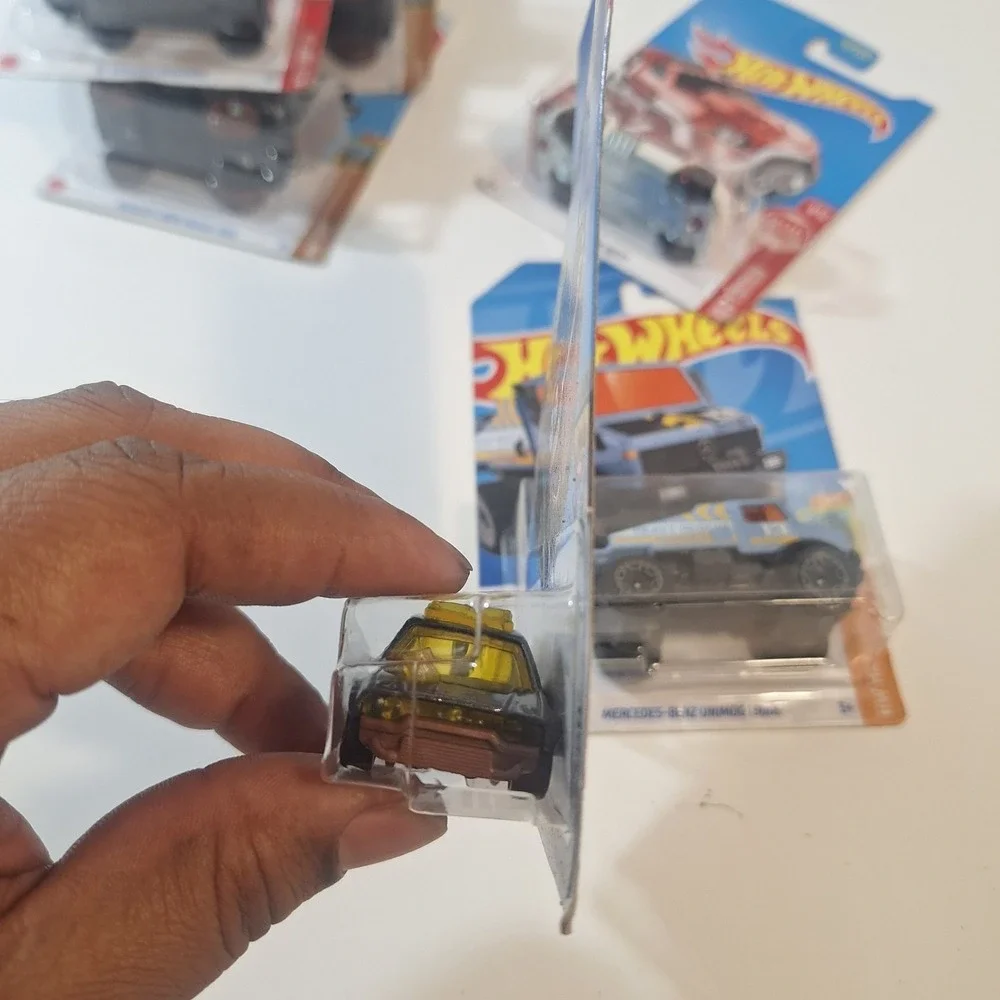 Hot Wheels Trucks 7 / Mercedes Unimog Blue Zamac Green/ Target Red Hummer Rescue